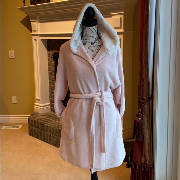 Ulta Beauty Other - Ulta Beauty Short Pink Robe w Hood Sz L/XL
